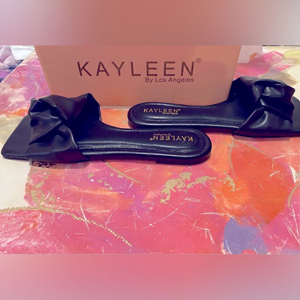 🛍️KAYLEEN By Los Angeles women’s open toe flat Sandals Black Size:8🎊💥🎁